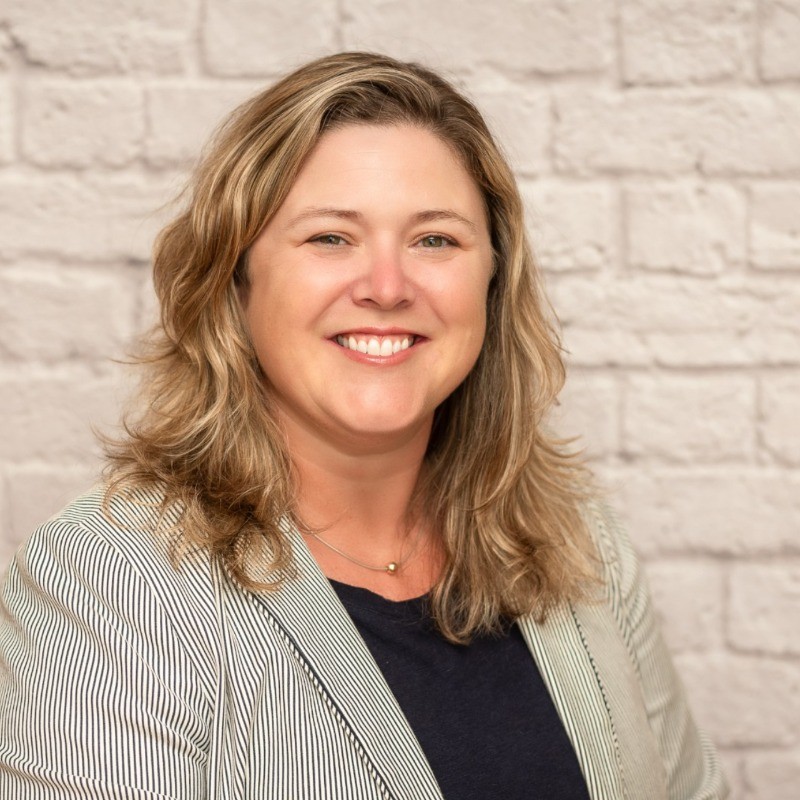 Amy Donahue linked in head shot 6.19.26
